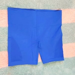 Size 10 lululemon sculpt shorts